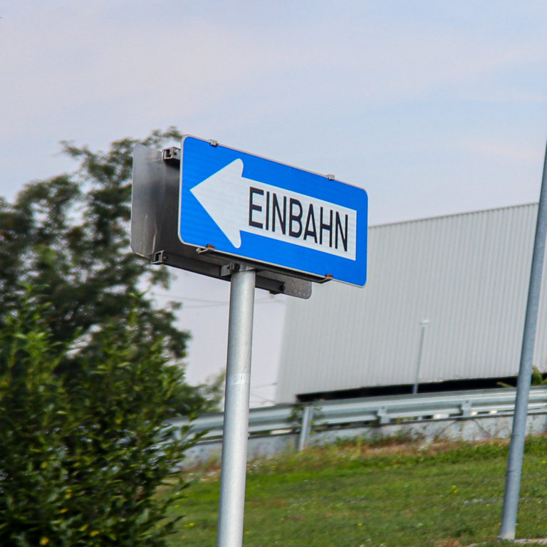 Einbahnen beachten Einbahnen beachten