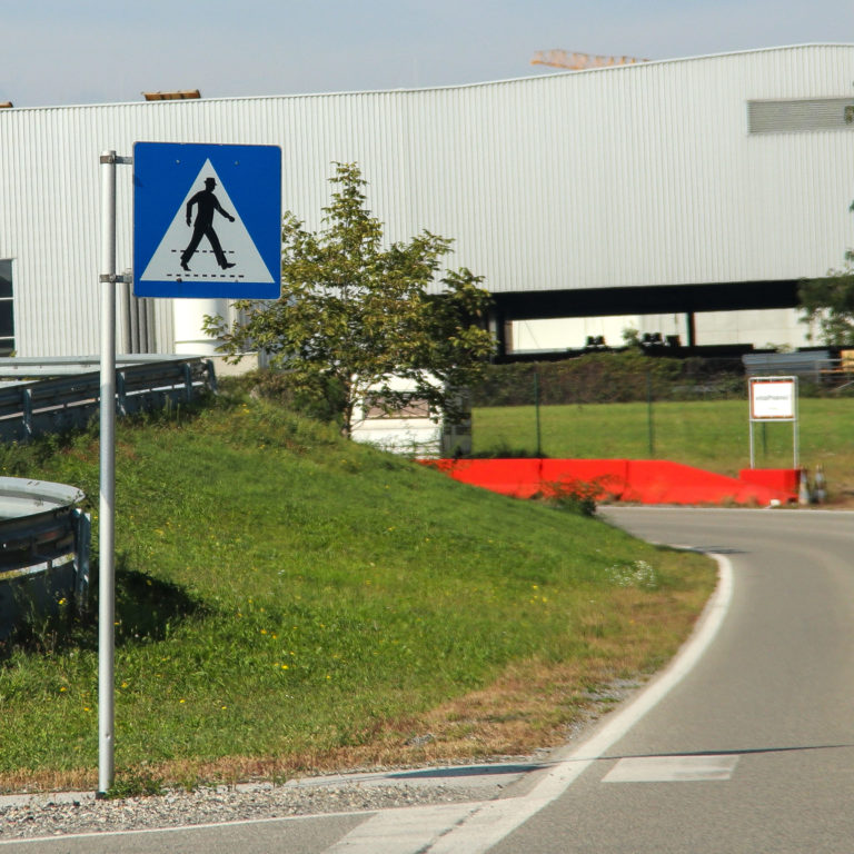 Auffälliger Links-Rechts-Blick bei Zebrastreifen Mein Führerschein Links-Rechts Blick